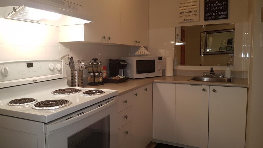 Three-Bedroom Apartment Sweet #6 By Amazing Property Rentals Гатіно Екстер'єр фото